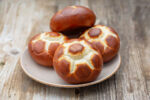75 Voetbalbroodjes (Laugenbrötchen) 90 gram