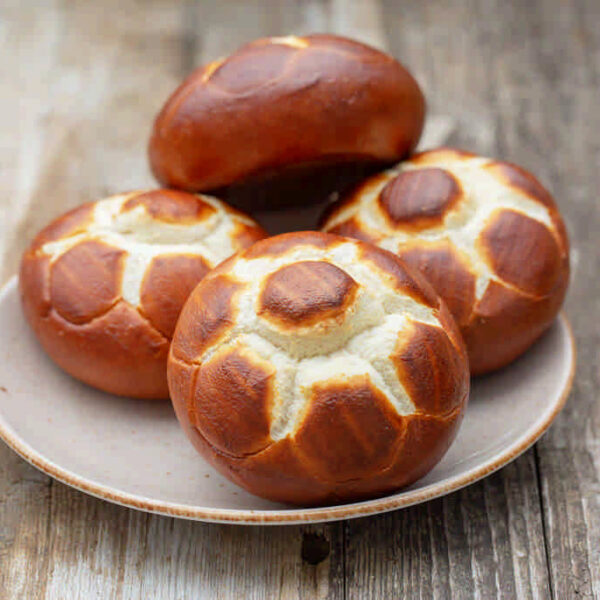 75 Voetbalbroodjes (Laugenbrötchen) 90 gram