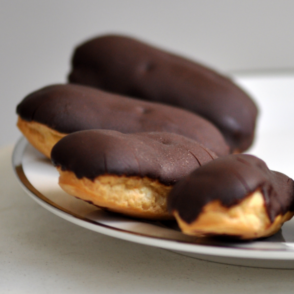 Mini Éclairs Chocolade 12 doosjes a 12 stuks (12 x 200 gram totaal 144 stuks )