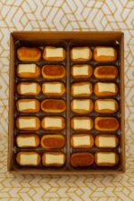 Mini Éclairs met Bavaroisecrème en Witte Chocolade Topping 3,2 kg