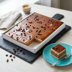 Chocolate Mousse Slice met Decoratie – Horeca Plaatgebak 1800 gram - Afbeelding 2